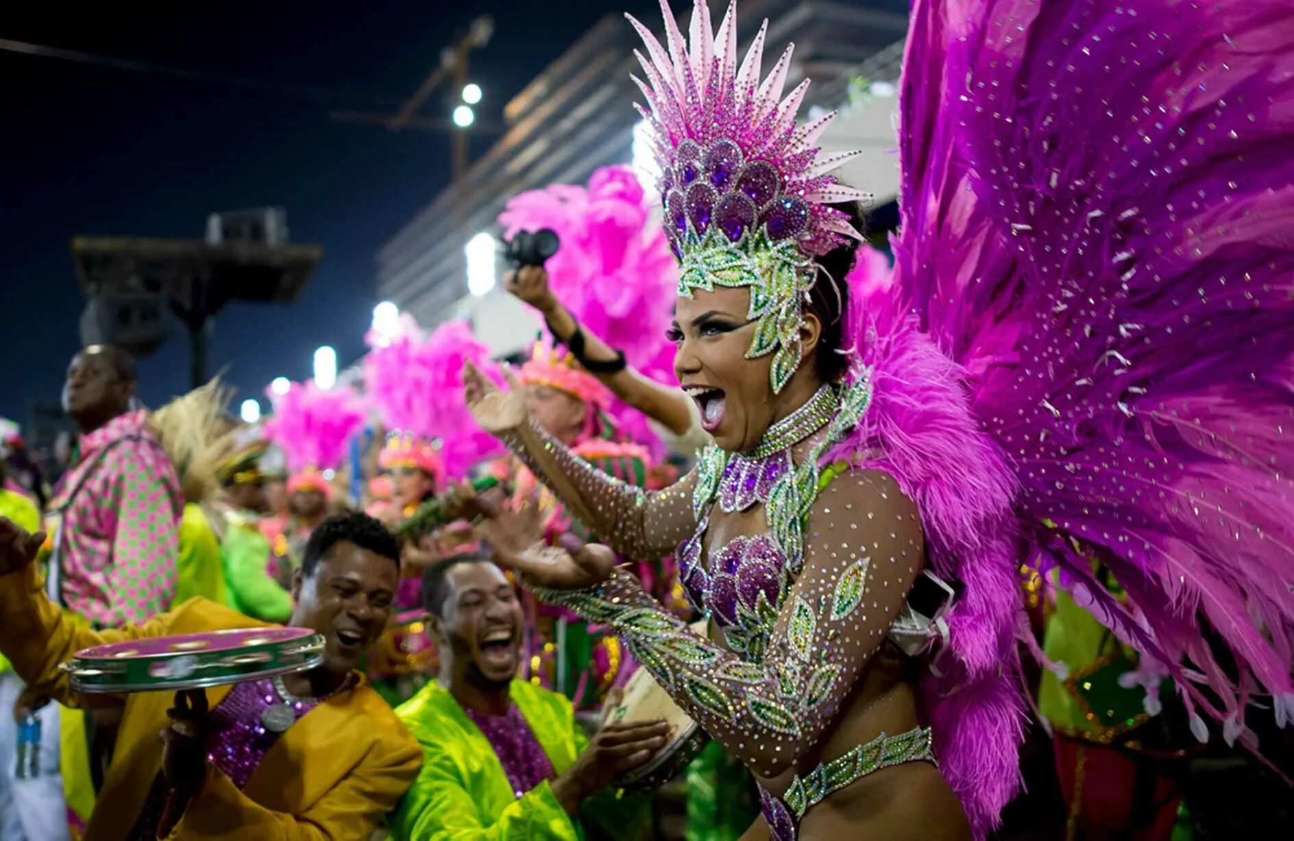 Карнавал в Рио-де-Жанейро. Карнавал в Бразилии. Рио де Жанейро карнавал 2014. Карнавал Рио де Жанейро танцы. Все о бразилии