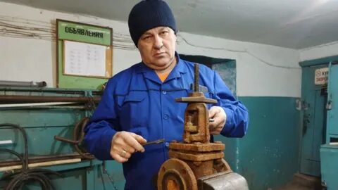 Слесарь жкх