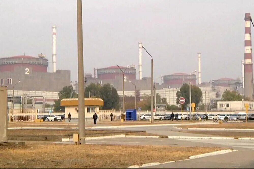 Запорожская аэс ядерная. Запорожская АЭС Энергодар. Zaporizhzhia nuclear Power Plant. Запорожская АЭС Украина. Захвату АЭС В Энергодаре..