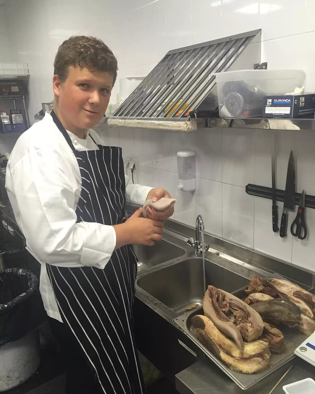 Алексей михайлищев шеф повар. Константин ивлев адская кухня 5 сезон. Шеф повара константина ивлева. Шеф повара константина ивлева. Ведущий александр белькович.