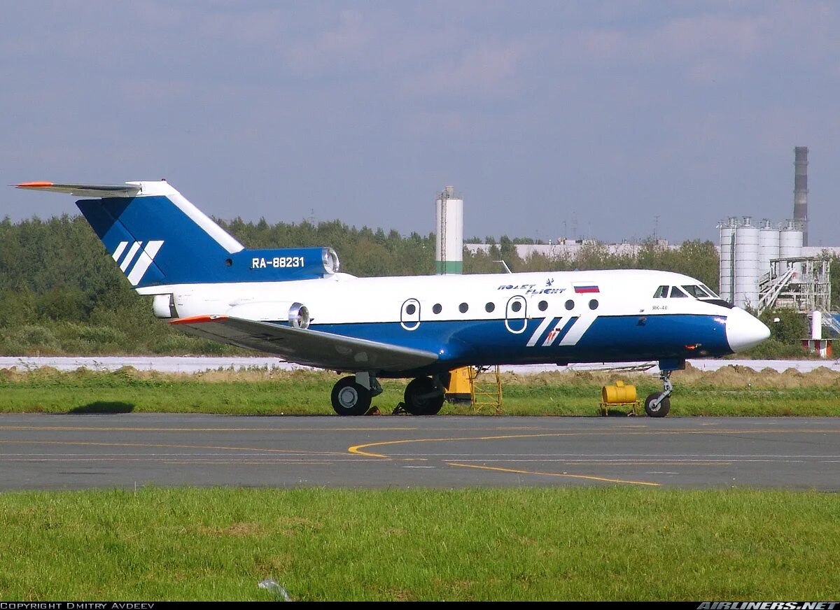 Як 40 купить. Яковлев як-40. Yakovlev Yak-40. Yakovlev Yak-40s2.