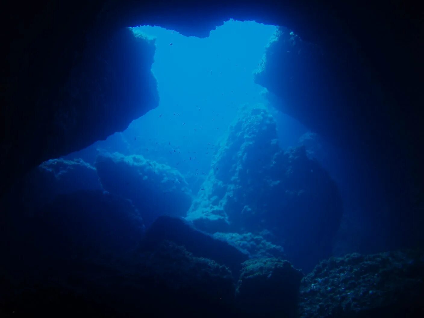 Глубина океана сайт. Океаны. глубина. морские глубины. океан под водой.
