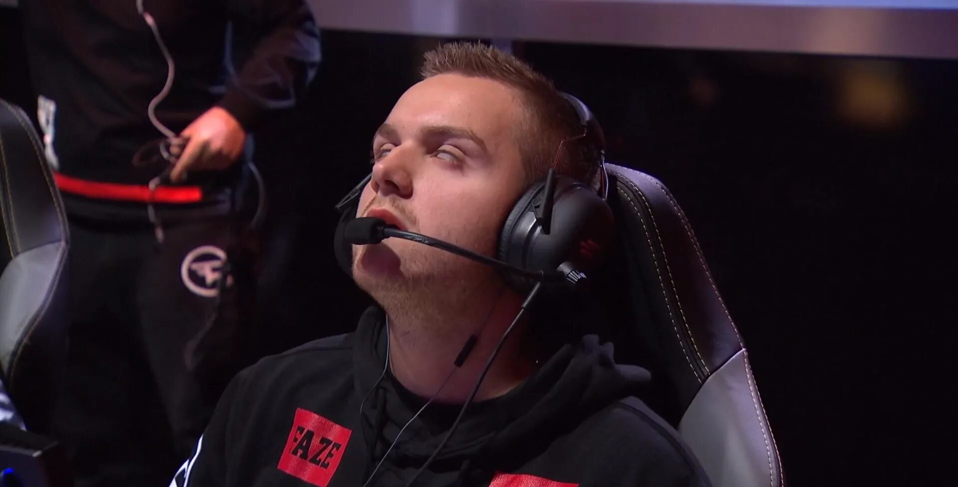 Niko cs go g2. G2 niko 2022. Hooxi g2. Niko s band перевод. Нико oneshot пол.