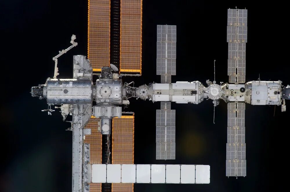 Как называется российская космическая станция. Заря модуль МКС вид сбоку. Космическая орбитальная станция МКС. МКС 1998. Модуль Дестини МКС.