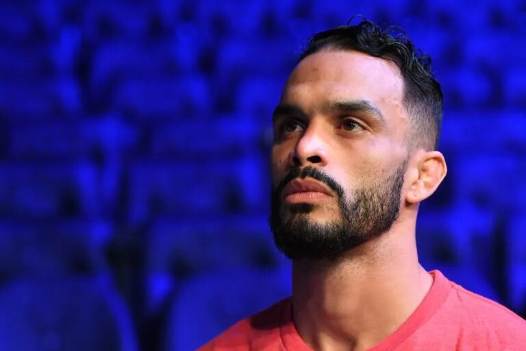 Роб фонт кайлер филлипс. Роб фонт. роб фонт боец. rob font ufc. роб фонт на сером фоне.