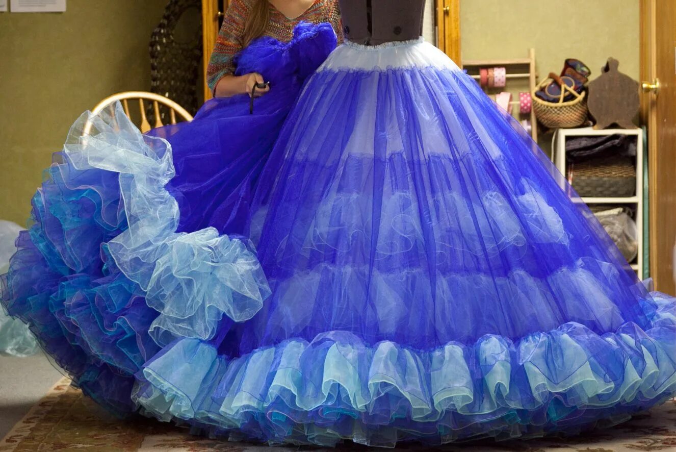 Платья для бальных танцев стандарт. Пошив платьев для бальных танцев. Бальное платье для девочки мастер класс. Подъюбник для пышности детского платья. Пошив бальных платьев.