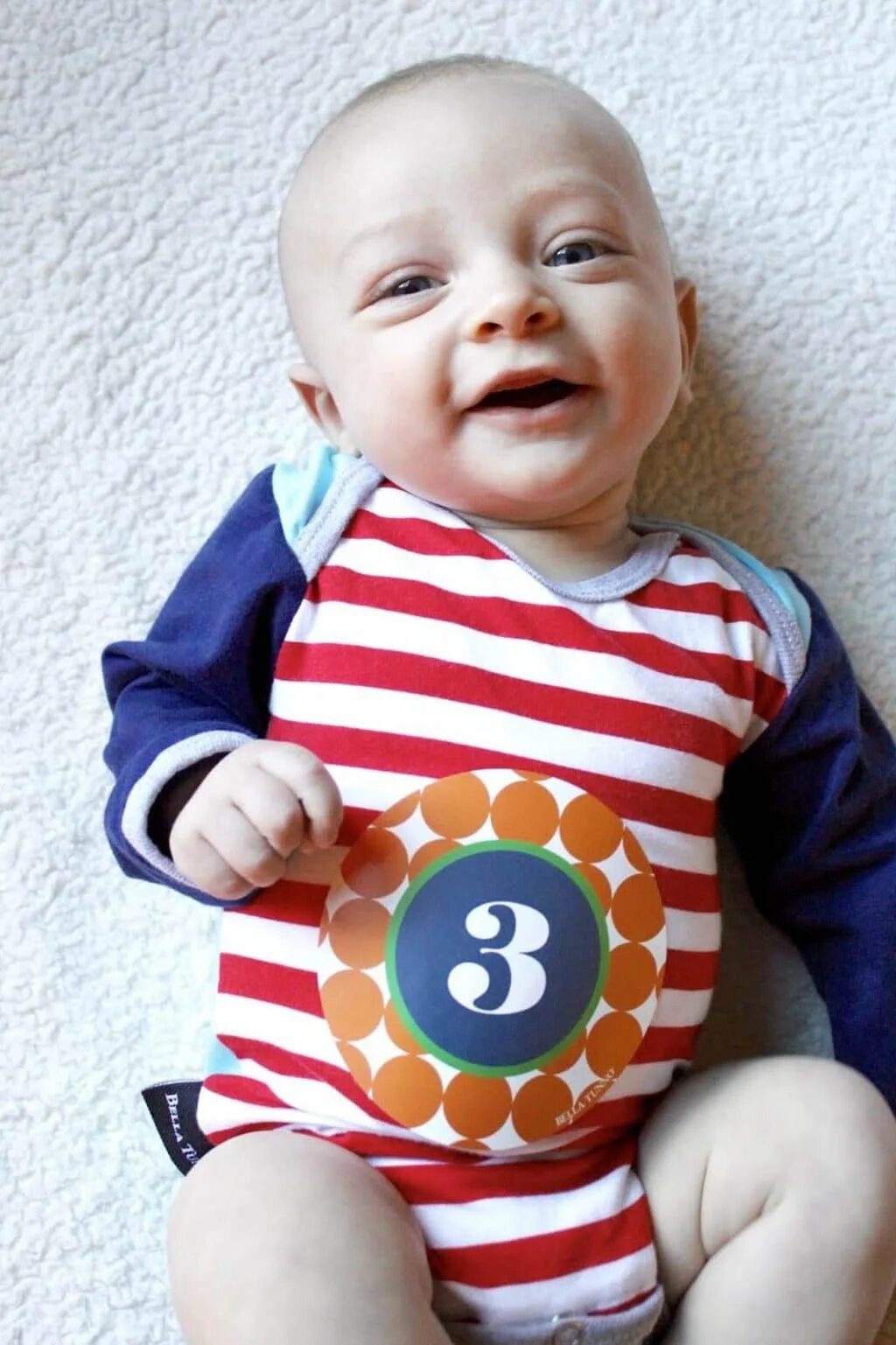 3 month baby. Baby 3 month. Фотосессия детей по месяцам с цифрами. Младенец 3 месяца. Ребёнок 3 месяц галерее.