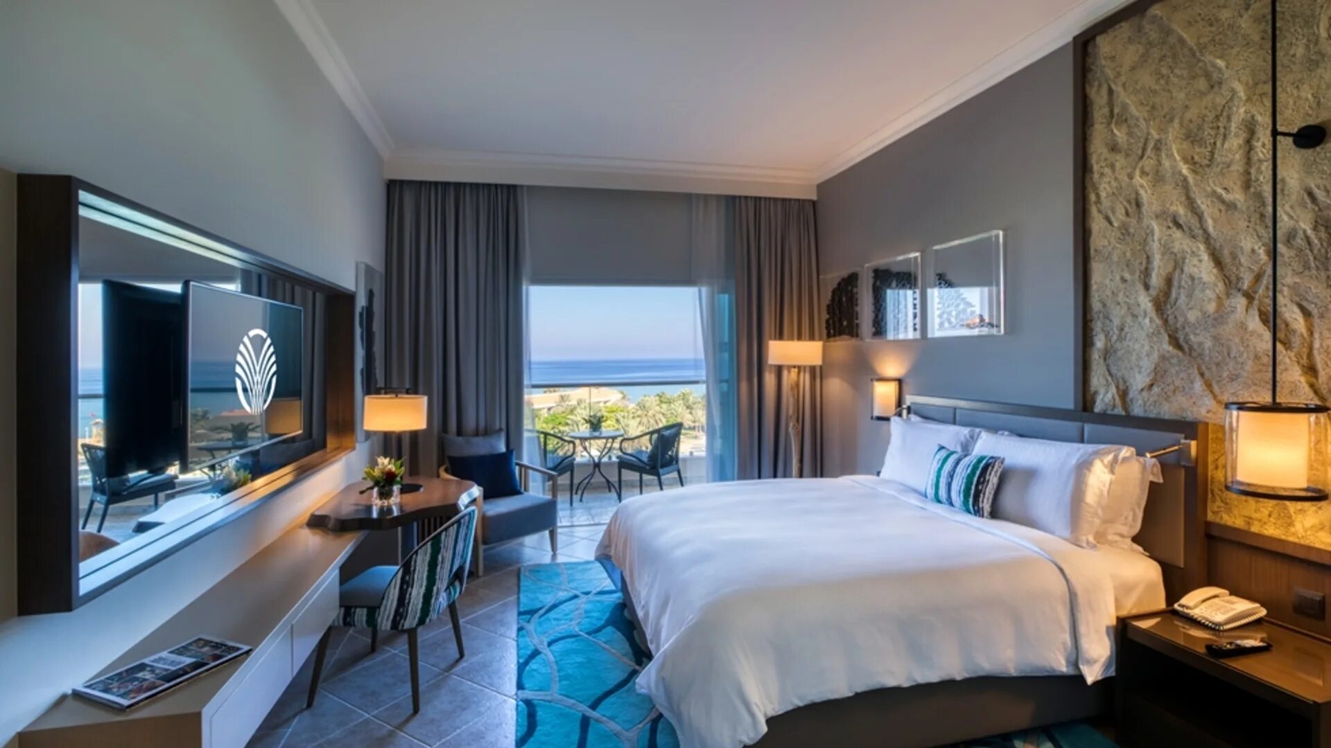 Палас бич резорт фуджейра 5. Оаэ отель palace fujairah beach resort. Фуджейра отели 5 звезд. Оаэ,фуджейра,intercontinental fujairah resort. Отели с названием на фуджейре.