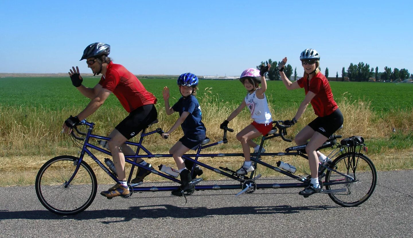 Велосипед Тандем. Стелс Тандем велосипед. Семейный велосипед Тандем. Семья на велосипедах. Long bike