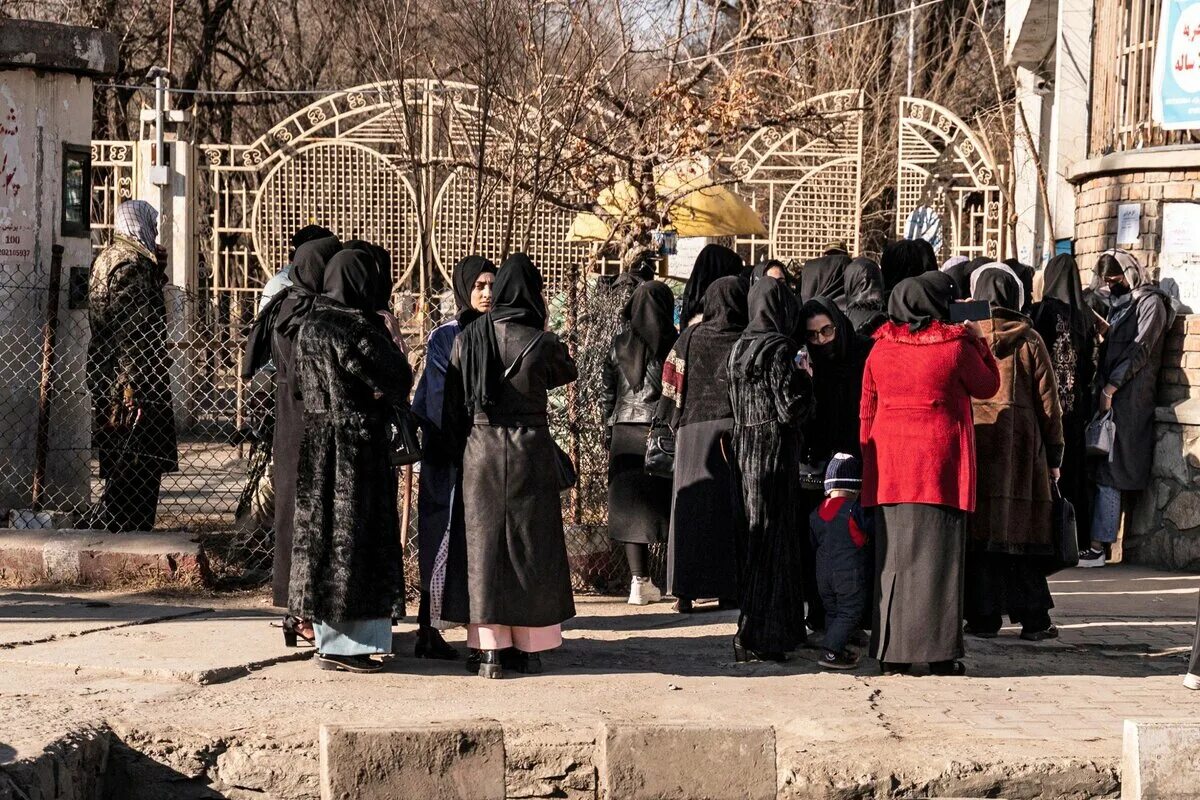 Иранские женщины. Талибы афганские женщины. Таджикские женщины. Запрет образования женщинам