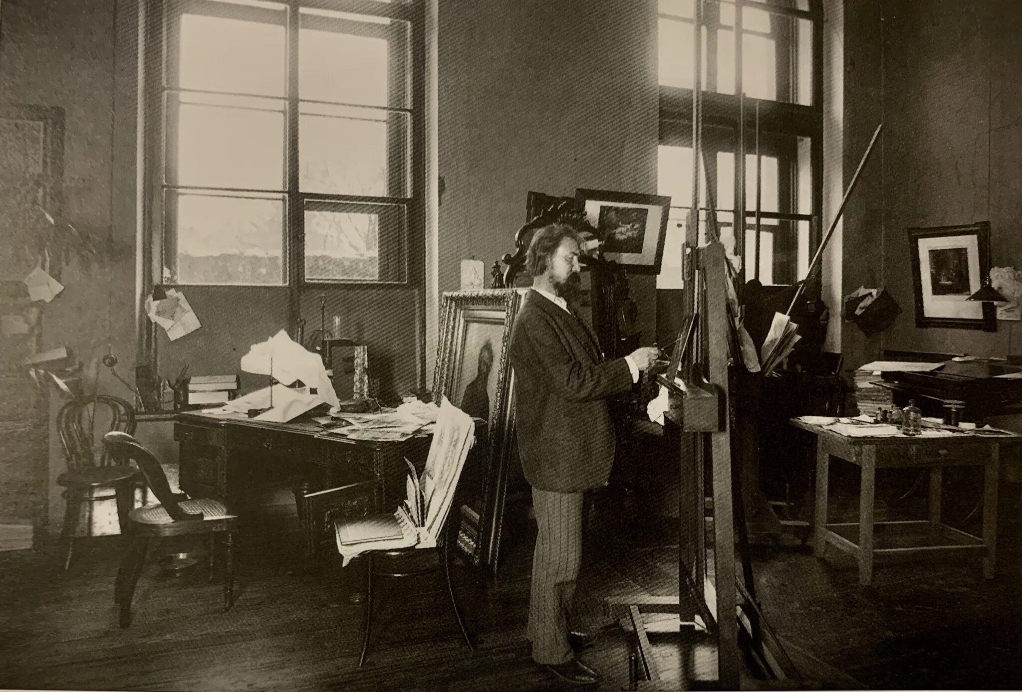 Скука вливалась в мастерскую. Репин в Академии художеств 1890. Мастерская Репина в Академии художеств. Репин преподает в Академии художеств.