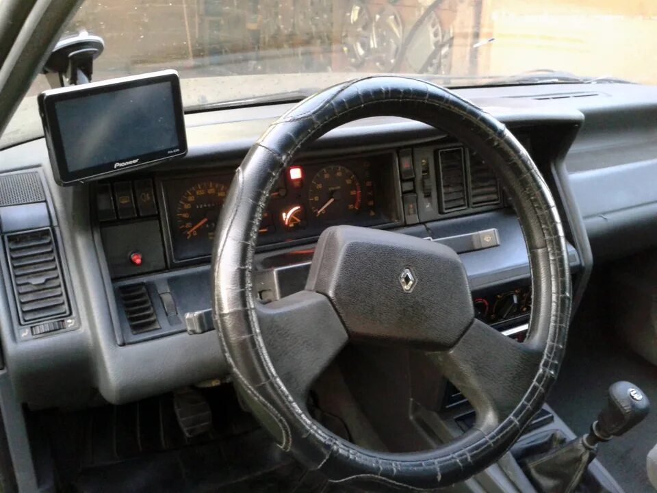 Рено 21 год. Renault 21 1986 Interior. Рено 21 седан салон 1990. Renault 21 салон. Renault 21 1.7 MT, 1989.