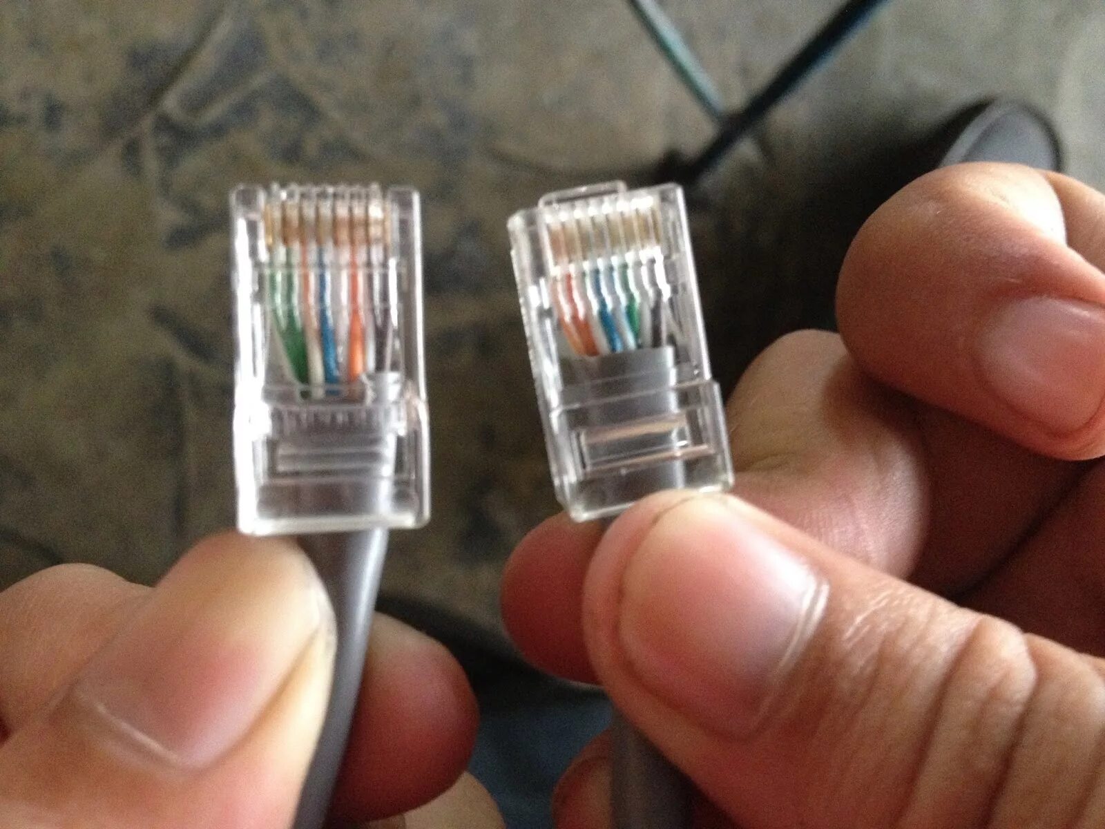 Интернет кабель 4 жилы. Обжимка rj45 4 жилы. Коннектор rj45 патч корд вставлен в моноблок. Патч корд 4 жилы. Кабель RG-45 оптический.