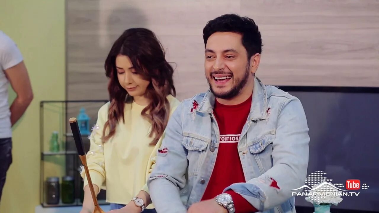 Фулл хаус на столе. Покер картинки на рабочий стол. Фулл хаус. Фулл хаус на столе. Фулл хаус на столе.