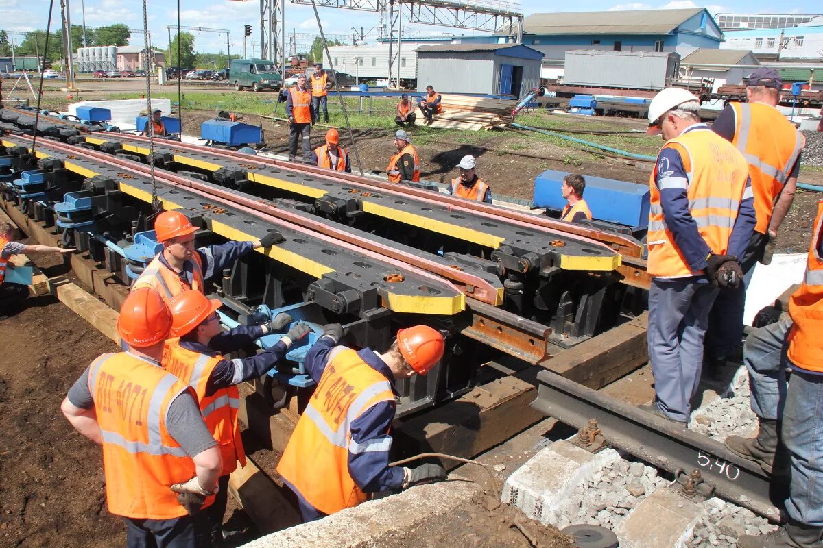 Станция калининград сортировочный. Сканирование продукции на конвейере. Вагонный замедлитель кнз-5. Переработка металла. Парковый замедлитель рнз-2м.