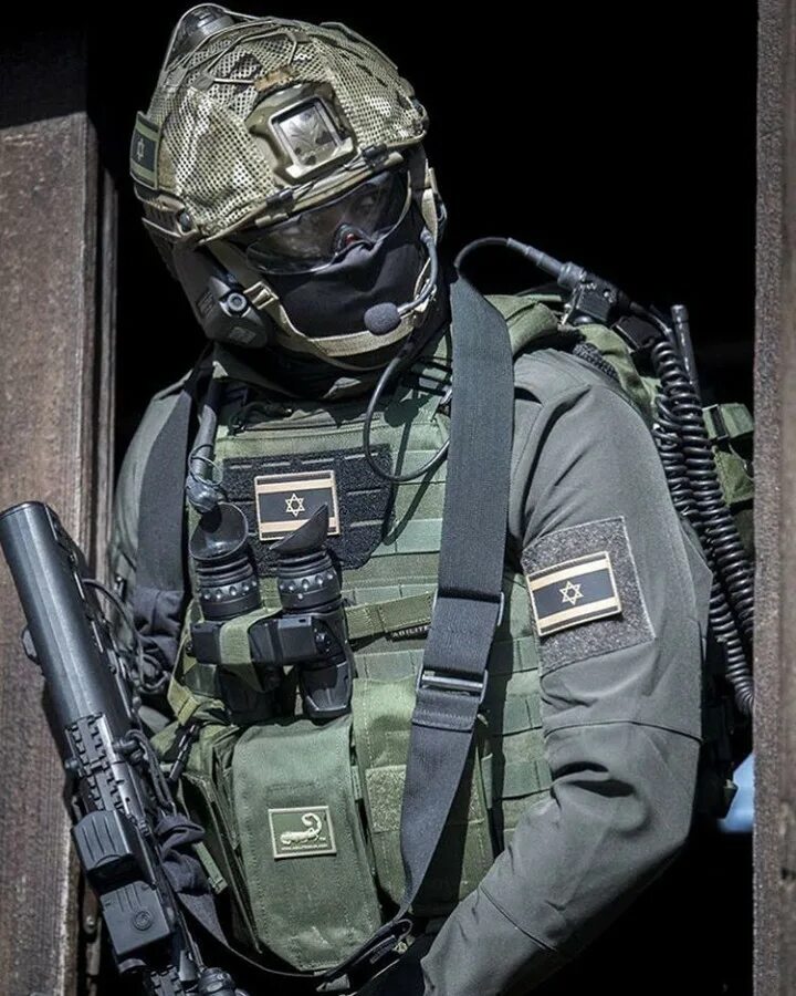 мощное снаряжение. бронекостюм джаггернаут. ратник 3 шлем. джаггернаут спецназ. спецназ swat экипировка снайпера.