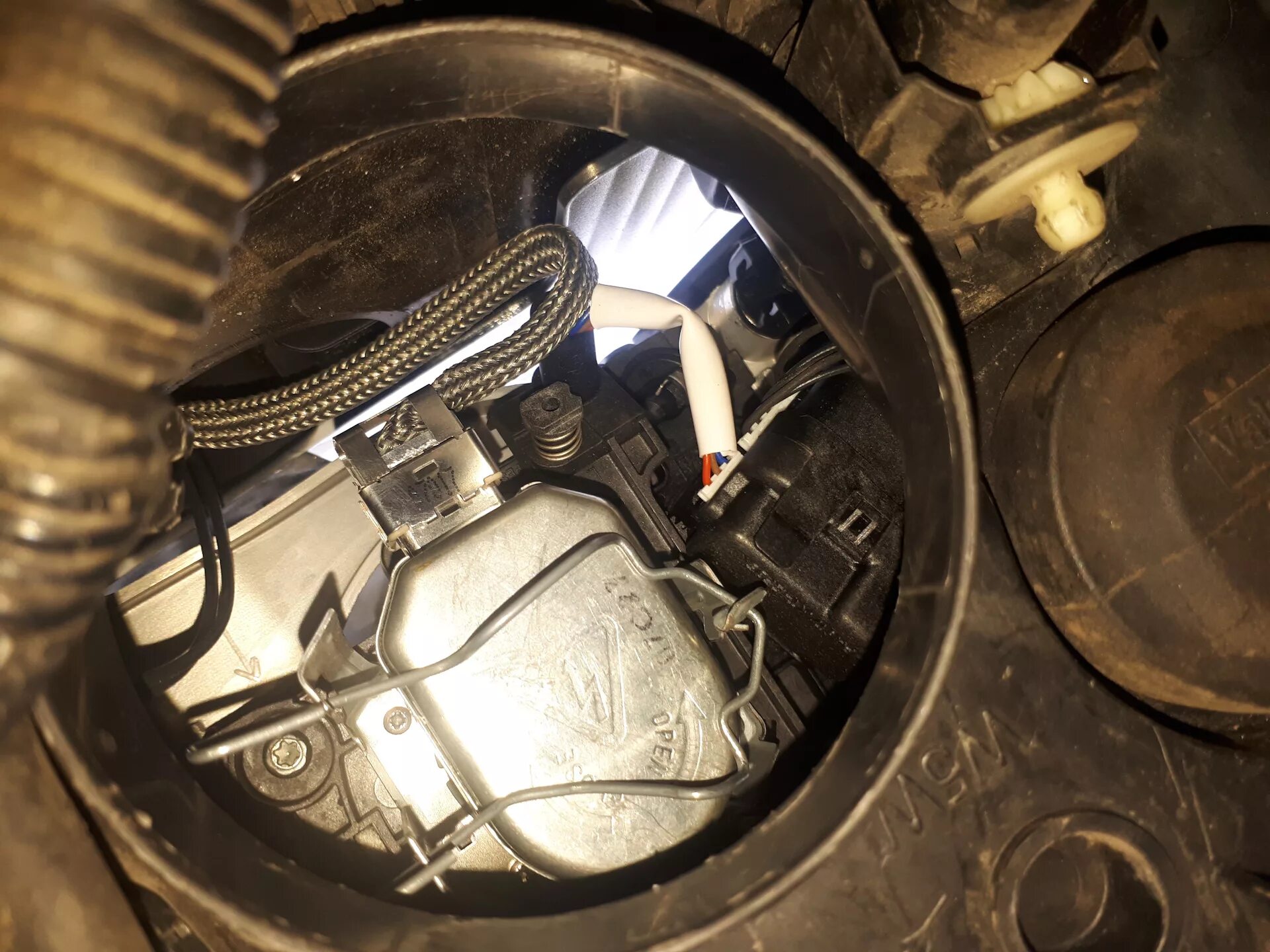 Вольво s60 лампа ближнего света. Лампы s60. Лампы s60. Лампа фары 12v 35w 139qmb. Лампочка на volkswagen touareg.