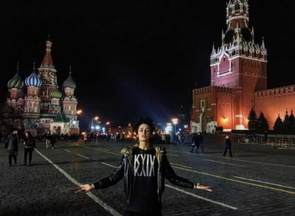 Фотосессия на фоне кремля. Она же в москве. Красивые виды москвы. Красивые места в москве. Жить в москве.