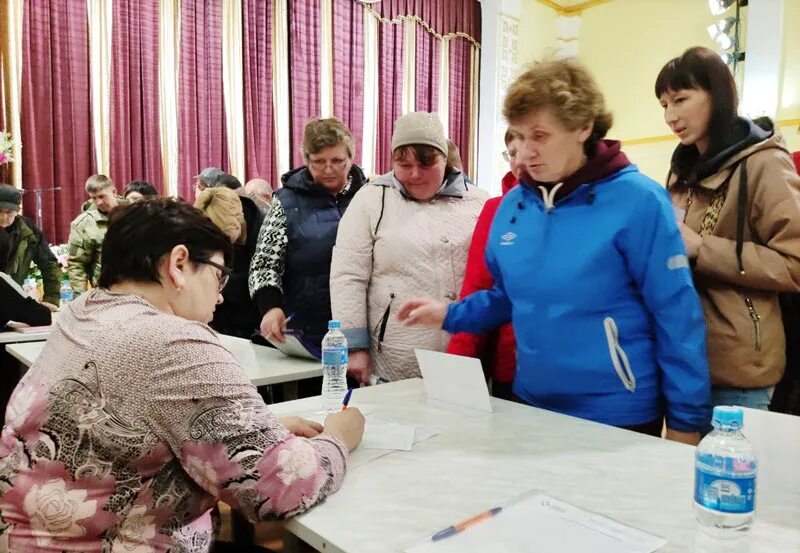 Работа кущевская свежие вакансии. Ярмарка работодателей. Отдел по делам молодежи кущевская. Комус упаковка кущевская. Водоснабжение кущевская.