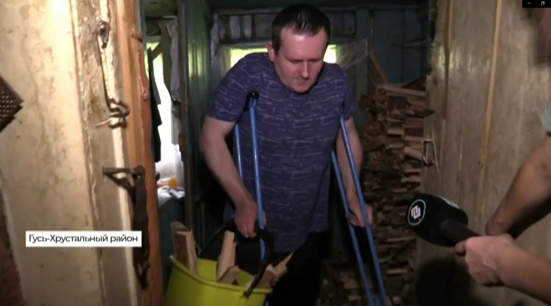 Ачинск 28 квартал барак расселили. Холодно в бараке. Холодных бараках,. Старая комната в бараке. Темиртау бараки.