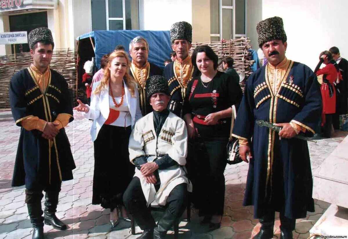 Национальный костюм черкесов и карачаевцев. Кавказские тюрки. Кавказские тюрки. Ассимиляция кавказа. Южные кумыки.