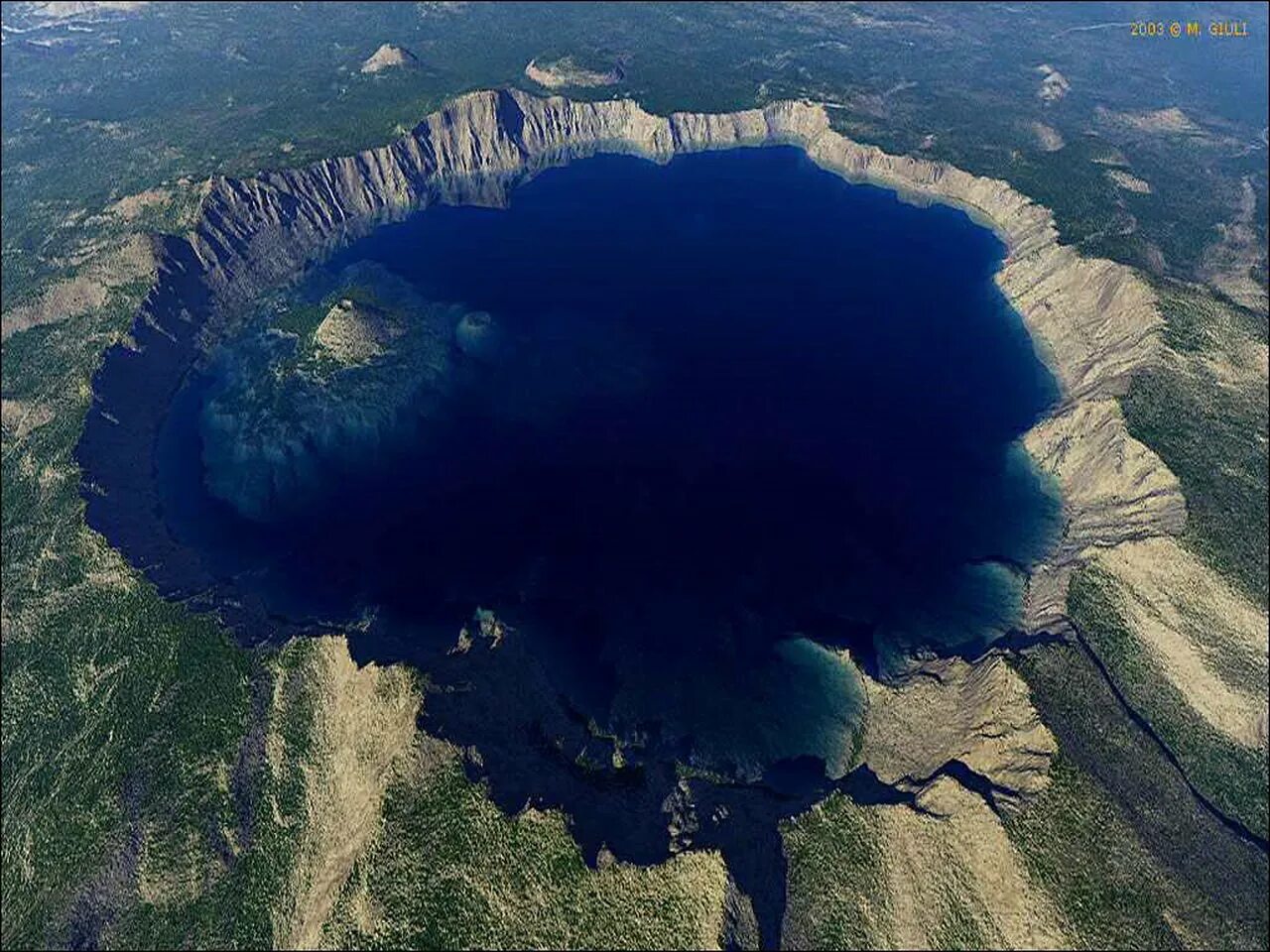 Природные объекты расположены на территории сша. Кратерное озеро Крейтер. Озеро Крейтер, штат Орегон, США. Озеро кратер Орегон. Озеро Крейтер – самое глубокое в США.