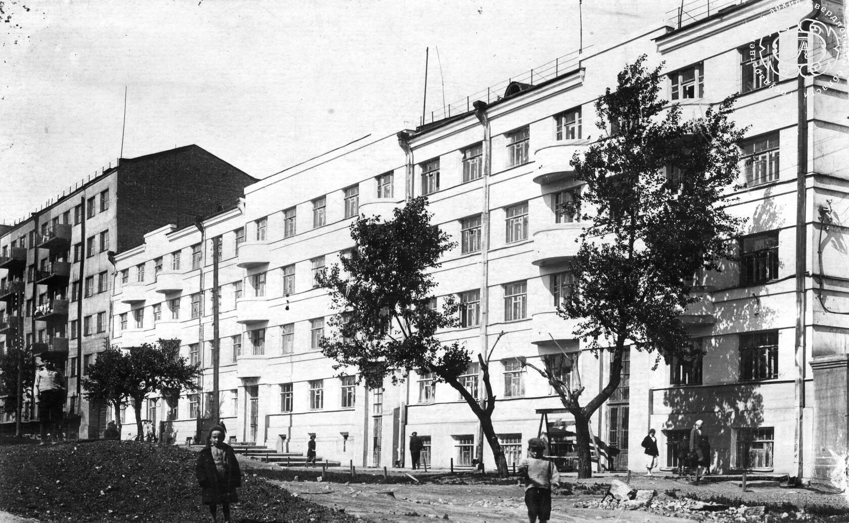 Улица горького в екб фотосессия. Дом купца чувильдина екатеринбург. Дом купца по горького екатеринбург. Дом купца сапожникова екатеринбург. Улица горького екатеринбург.