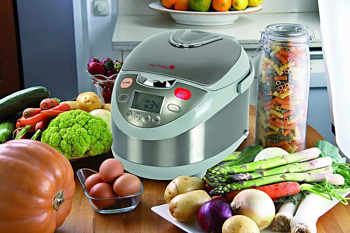 Как выбрать хорошую мультиварку. Мультиварка Tesler MC-400 зеленая. Электроприборы для приготовления еды. Мультиварка на кухне. Современные приборы для кухни.