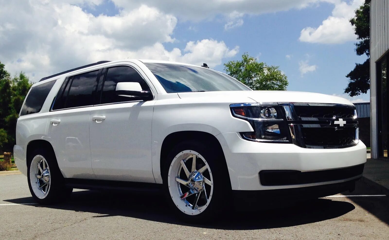 Tahoe k2. Chevrolet tahoe 2015 белый. chevrolet tahoe k2. шевроле тахо 2015. chevrolet tahoe белый.