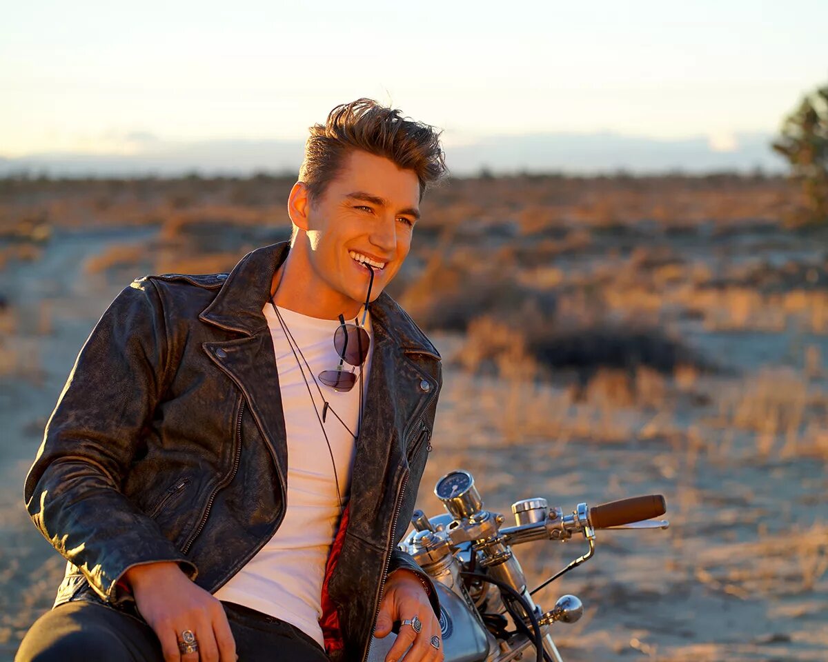 Любимой и желанной. Самом лучшем парне на земле. Мужчина и женщина романтика. Самом лучшем парне на земле. Ты самый лучшей мужчина.