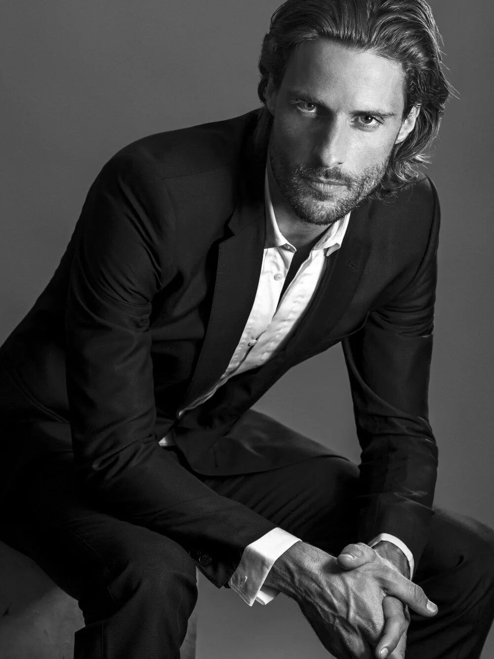 Фотопортрет мужской. Серьезные мужчины. Мужская фотосессия. Мужчина художественное фото. Мужской портрет.