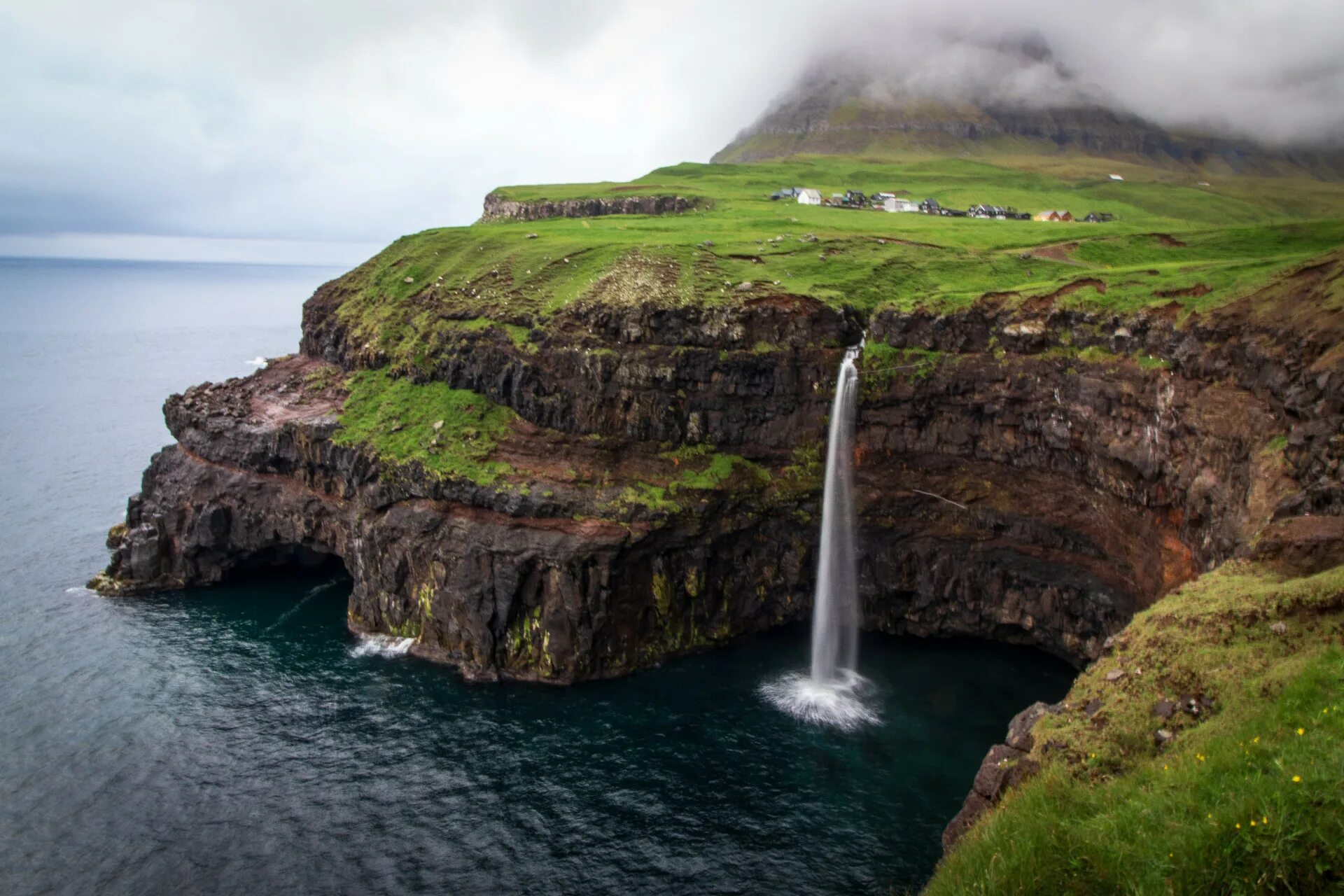 Island setting. Фарерские острова водопад. Сумба Фарерские острова. Фарерские острова Утес. Фарерские острова достопримечательности.