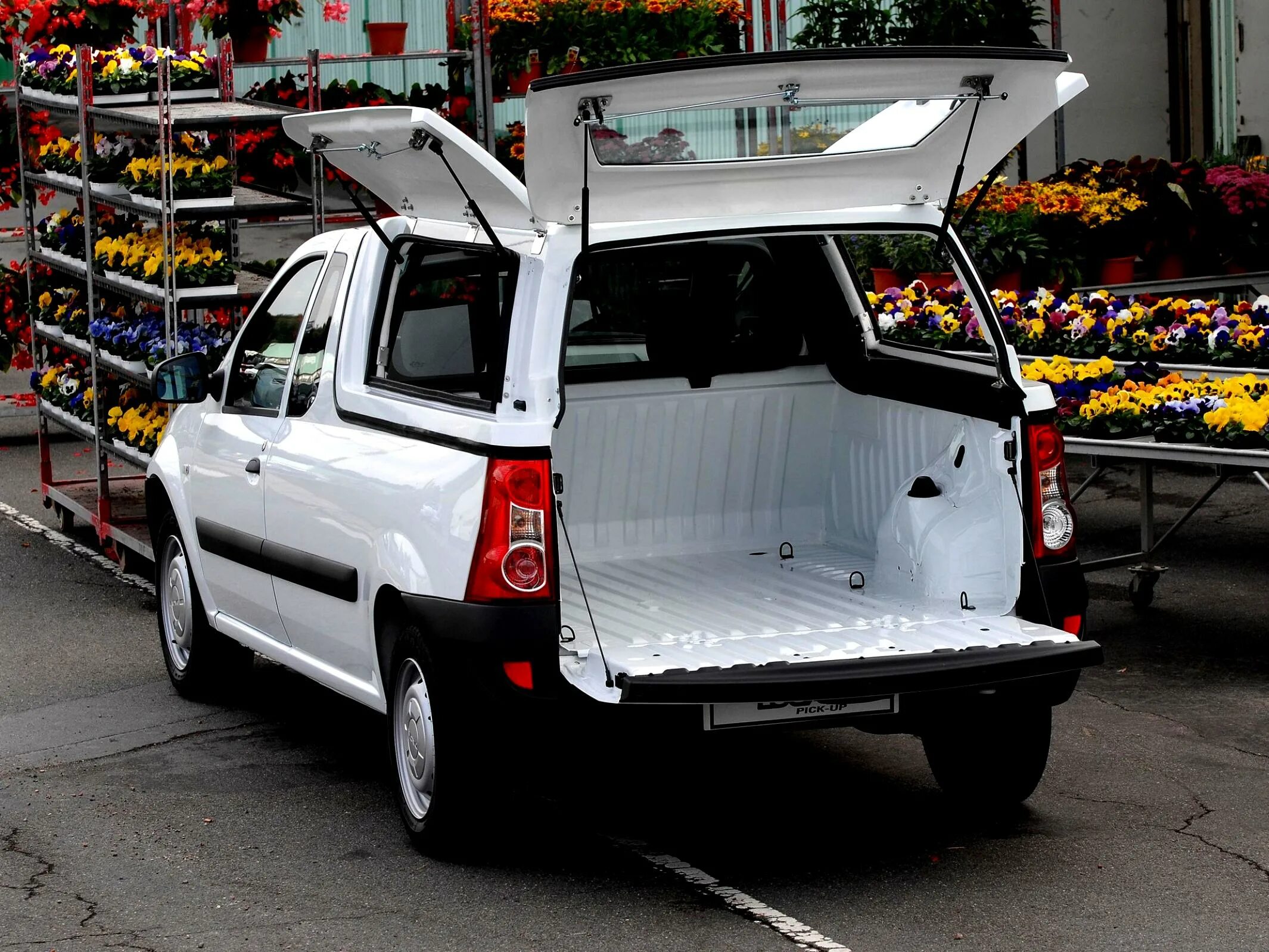 Pick up place. Dacia Logan pick-up. Dacia Logan пикап. Dacia Logan Pickup. Dacia Logan pick-up 2008.