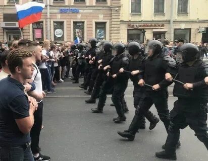 Более 800 человек