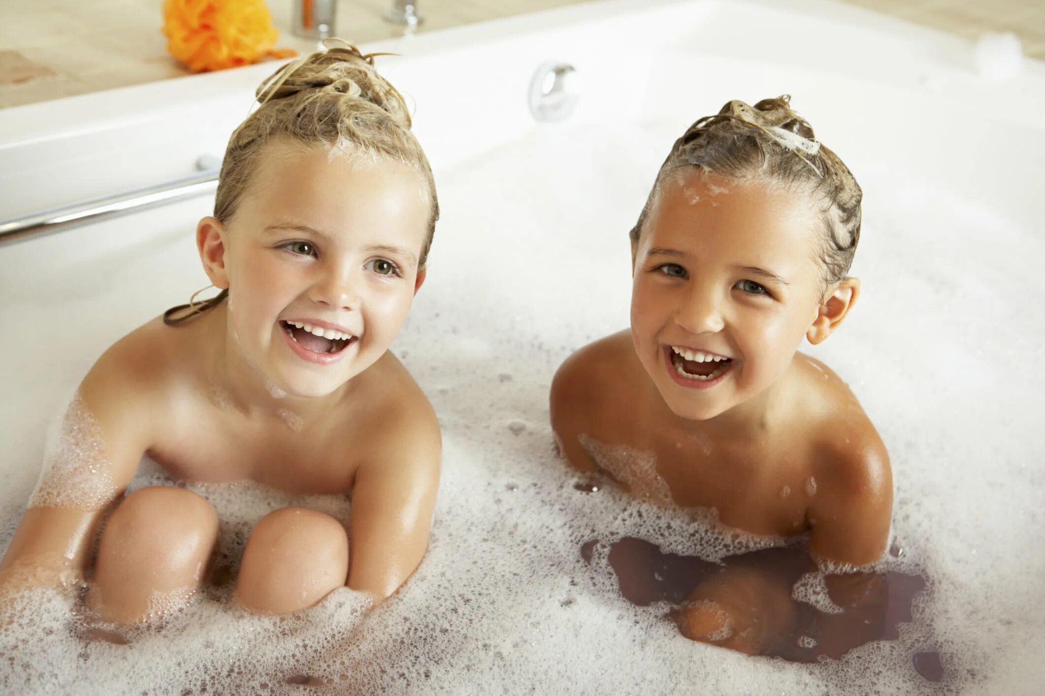 Девочка bath time. Sister taking shower. Sister taking shower. Sister taking shower. Family bath time герл.