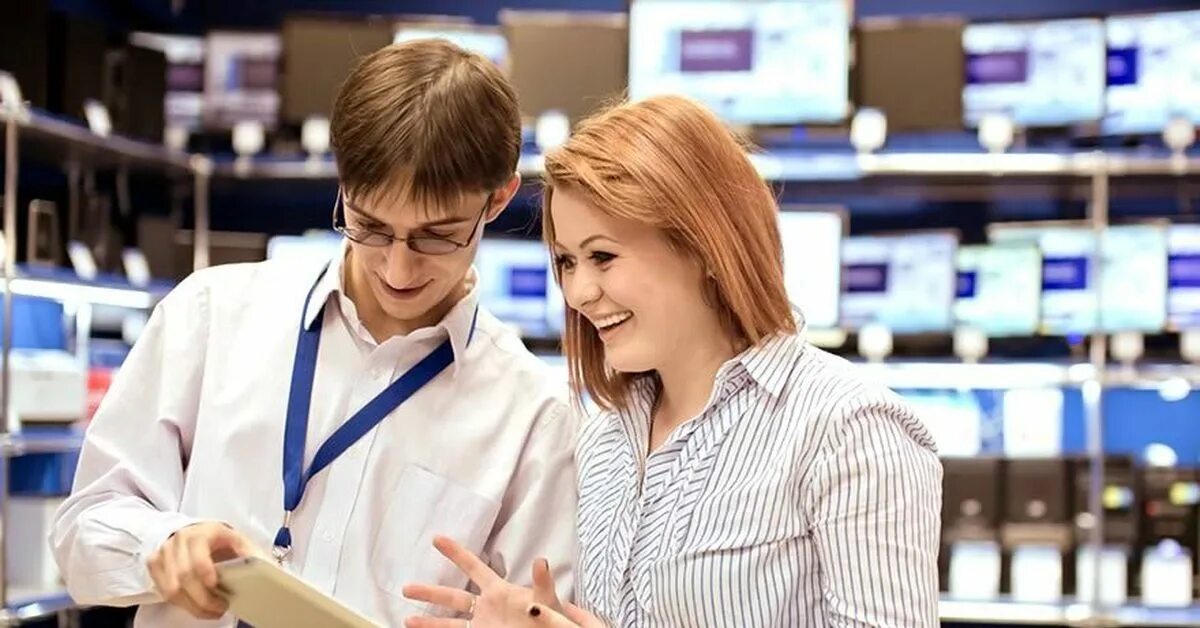 Консультант бытовой техники. Продавец консультант. Продавец и покупатель. Консультант в магазине. Покупатель в магазине техники.