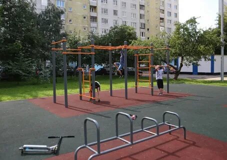 Спортивная площадка во дворе