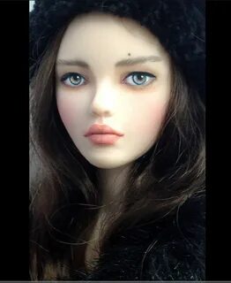Кукла с человеческим лицом
