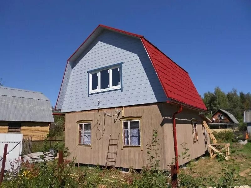 Дачная стройка. Строительные работы фон. Реконструкция дачного домика. Строительные роботы. Реконструкция дачного дома.