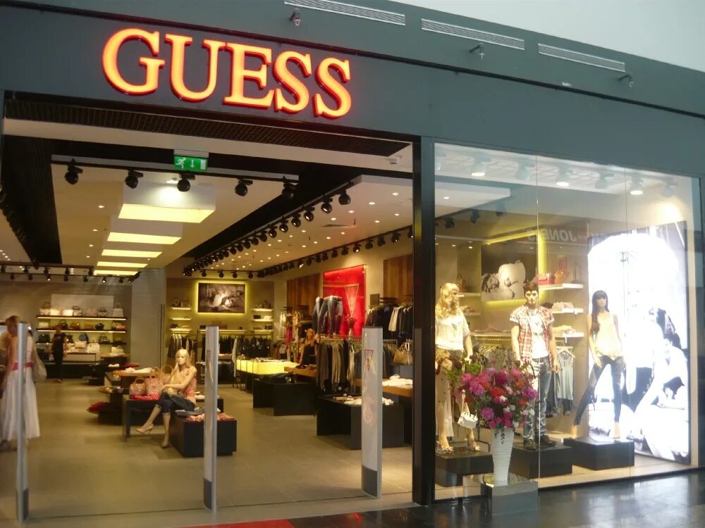 Гесс спб. Guess shop. Гесс магазин. Guess первый магазин. Бутик guess.