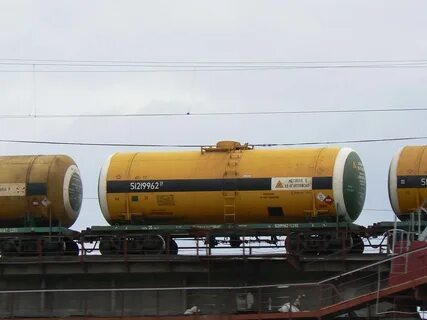 Железнодорожный состав перевозит 1440 тонн аммиака ответ
