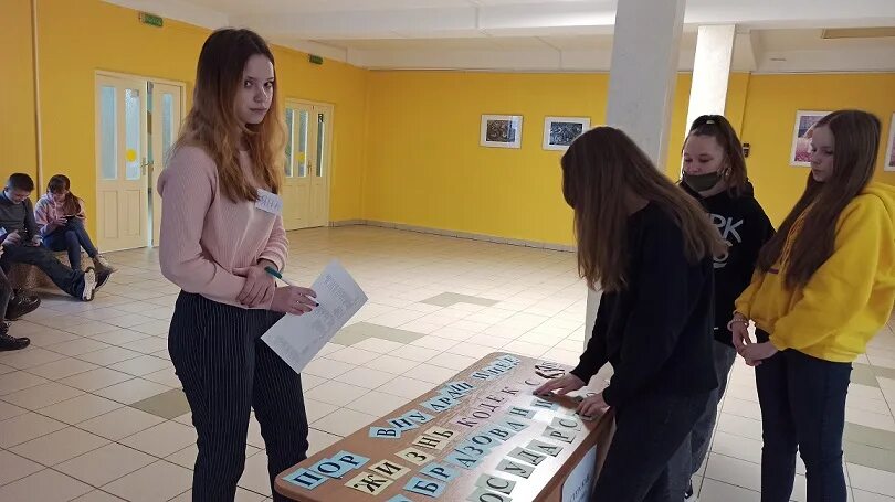 Восьмой класс средней школы на вечеринке. Молодечно. Школа 14 беларусь. Сш 14 молодечно. Средняя школа 8.