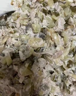 Курица с шампиньонами и солеными огурцами