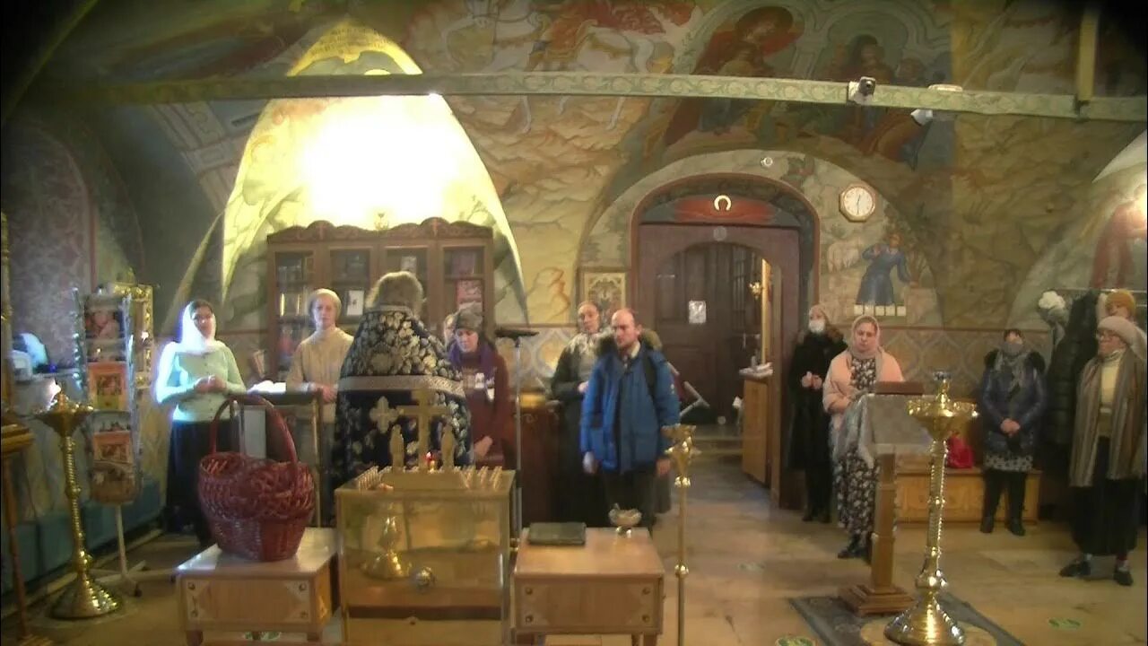 Успение пресвятой богородицы в путинках настоятель. Храм успения богородицы (астрахань). Храм успения в путинках расписание. Храм успения в путинках. Часовня успения пресвятой богородицы.