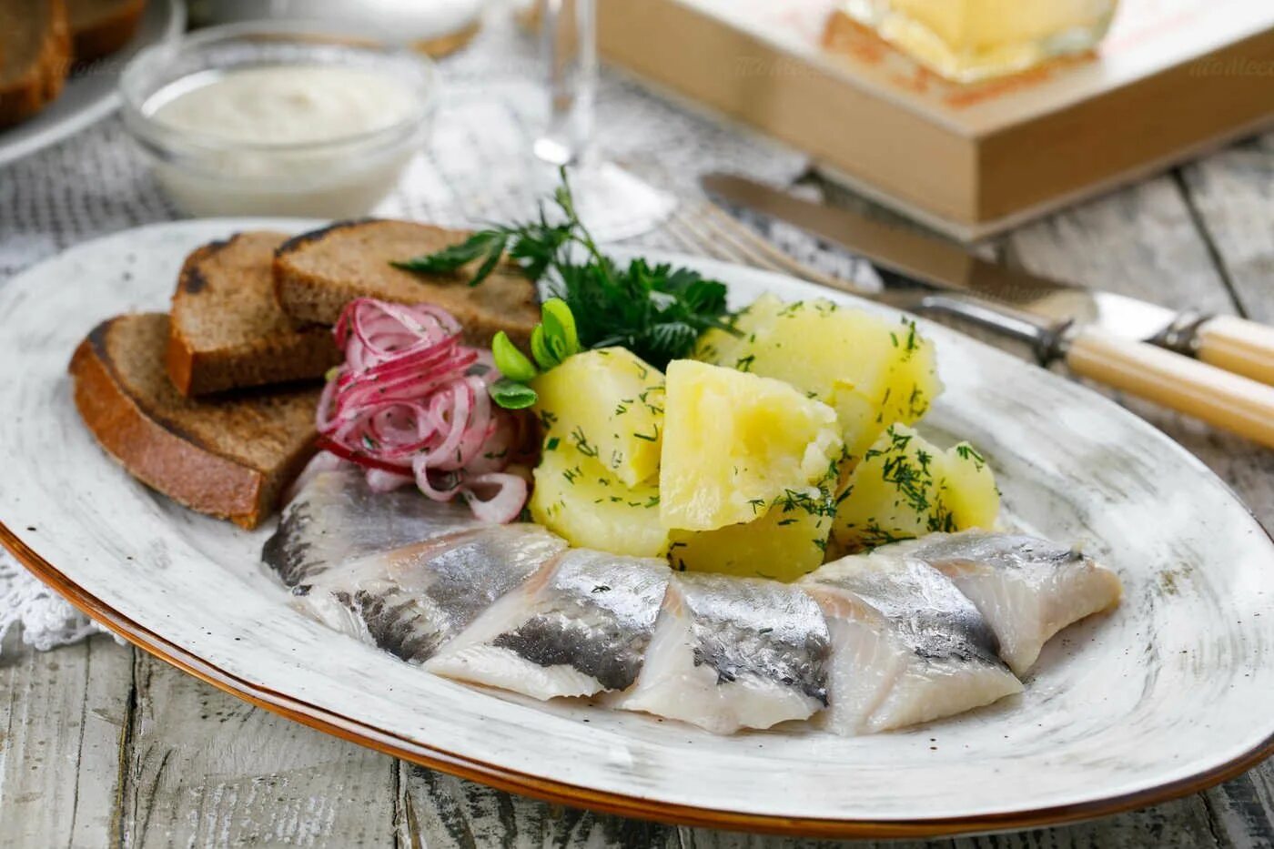 селедка по баварский салат. сельдь с отварным картофелем. селедка вкусное блюдо. селедка вкусное блюдо. селедка вкусное блюдо.