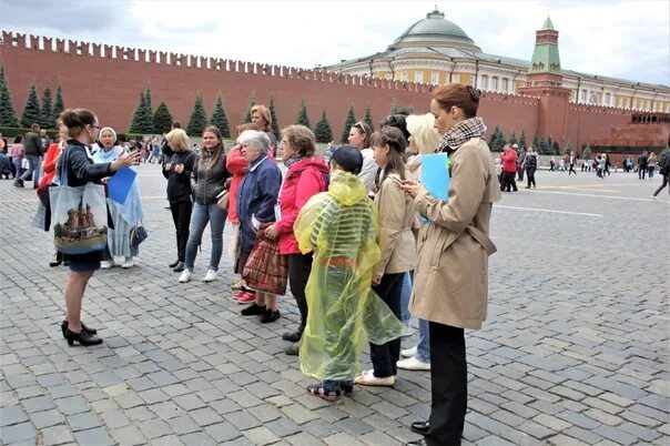 Что есть бесплатного в москве. Пешеходная экскурсия. Пешеходные экскурсии по Москве. Красная площадь экскурсия. Пешая экскурсия.