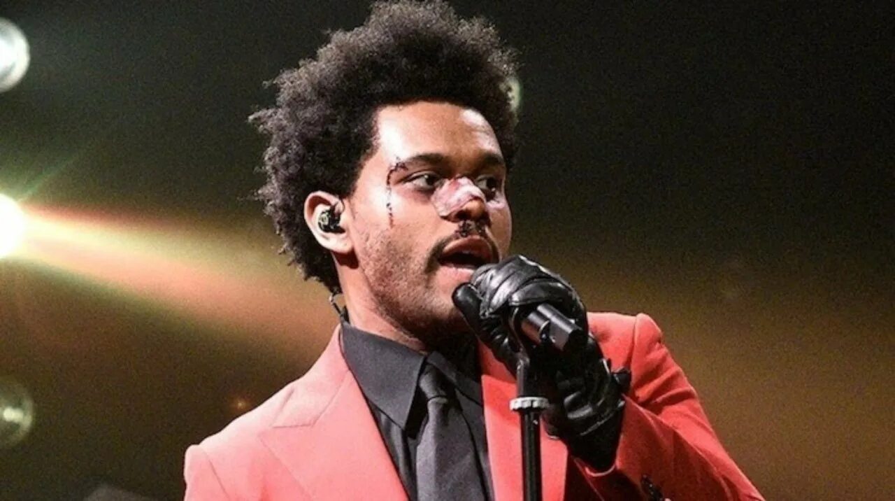 Playing the weekend. The Weeknd. Weekend певец. The Weeknd фото. The Weeknd 2022.
