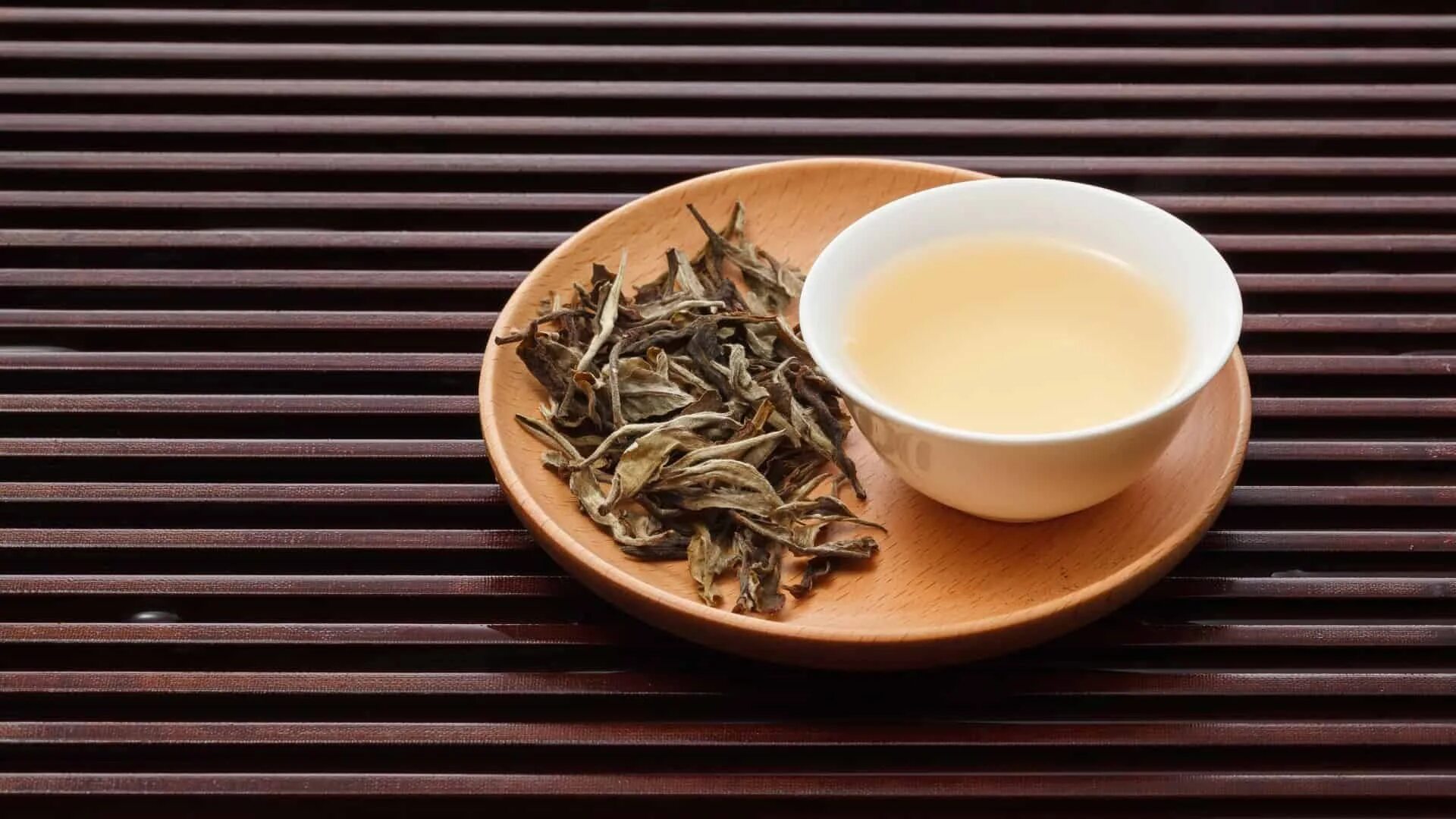 Китайские чаи польза и вред. Белый чай Китай. Китайский белый байховый чай. Белый чай китайский чай. Китайский зеленый чай.