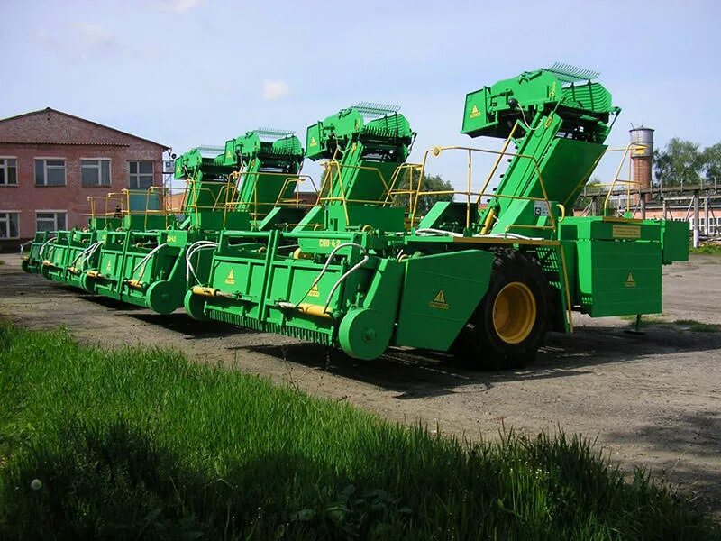 свеклоуборочный комбайн спс 4. 2. свеклоуборочный комбайн спс 4. свеклоуборочный комбайн спс 4. 2.