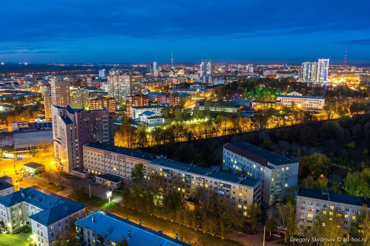 Другие города пермь. Ночная мотовилиха пермь. мотовилиха пермь панорама. панорама перми новый центр. ночная пермь с высоты.